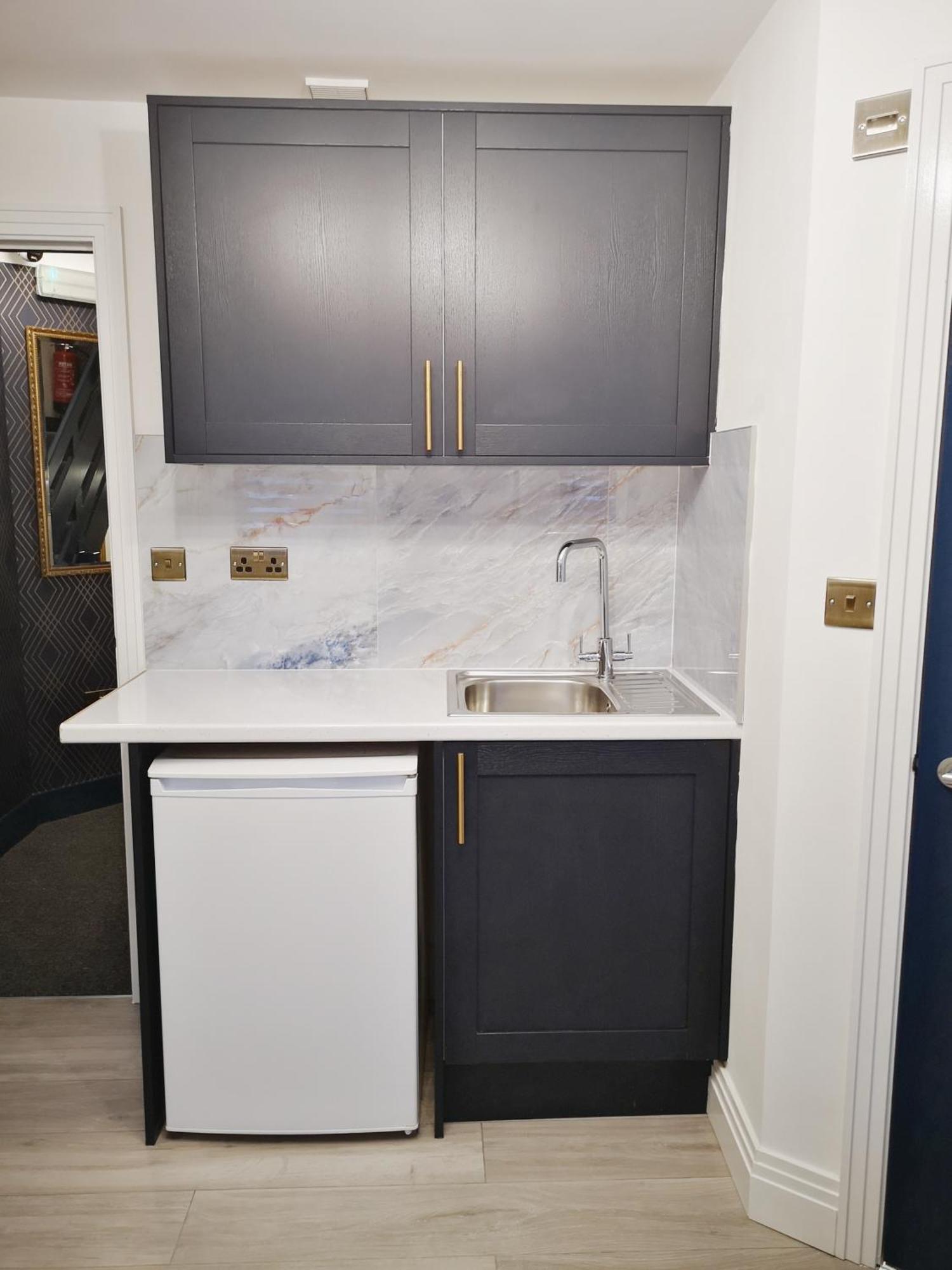Stylish Minutes Away From Wembley Apartment