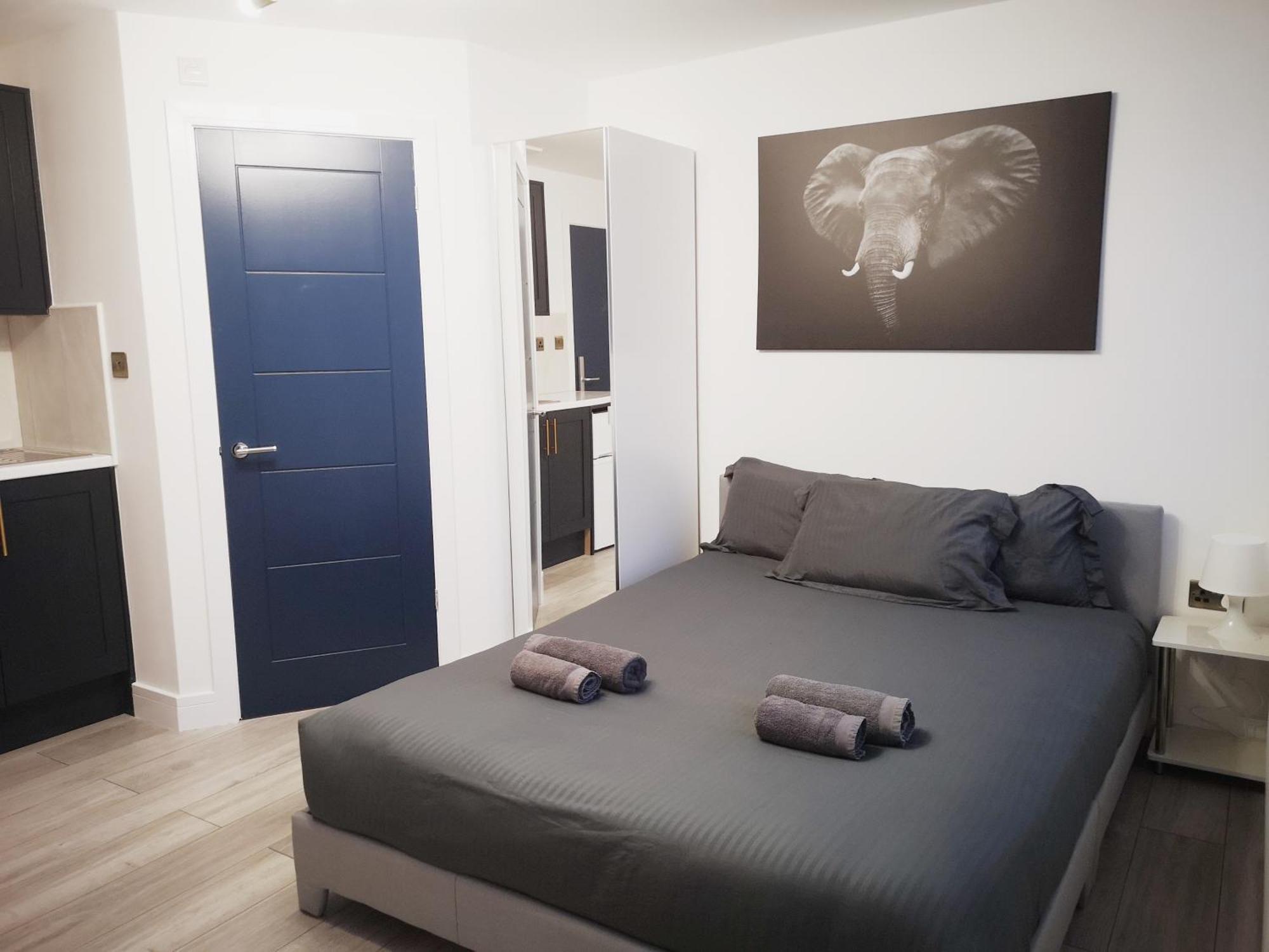 Stylish Minutes Away From Wembley Apartment *