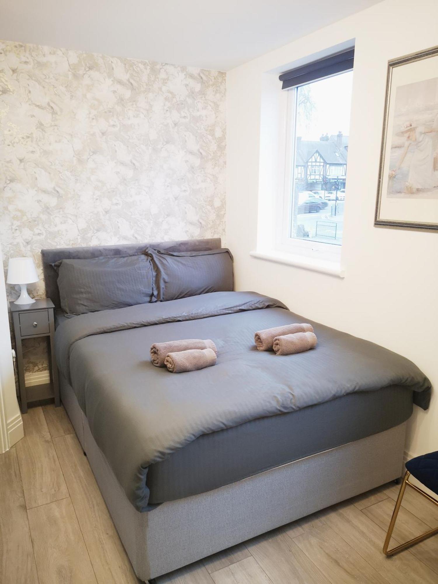 Stylish Minutes Away From Wembley Apartment