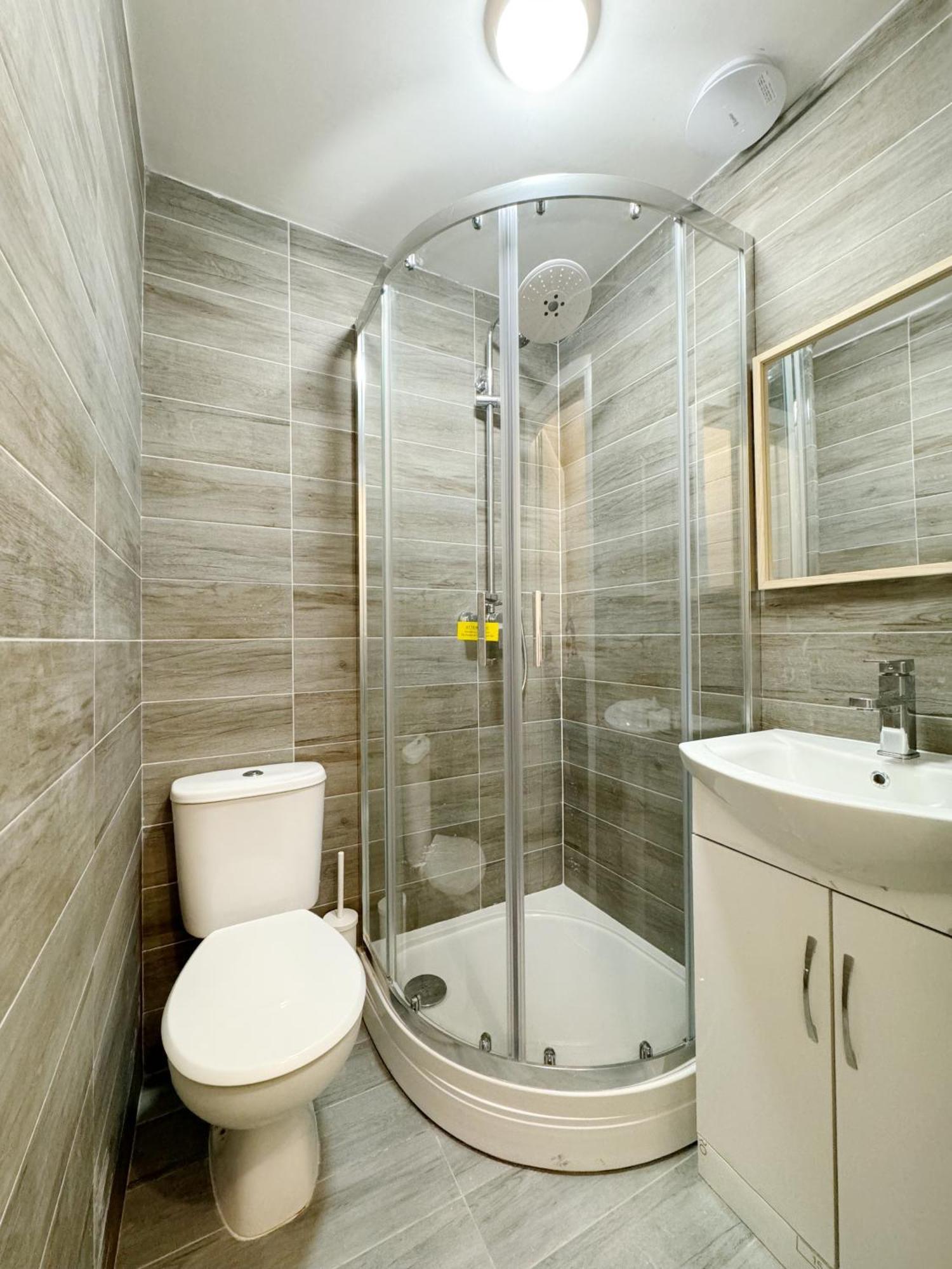 Apartment Stylish Minutes Away From Wembley *